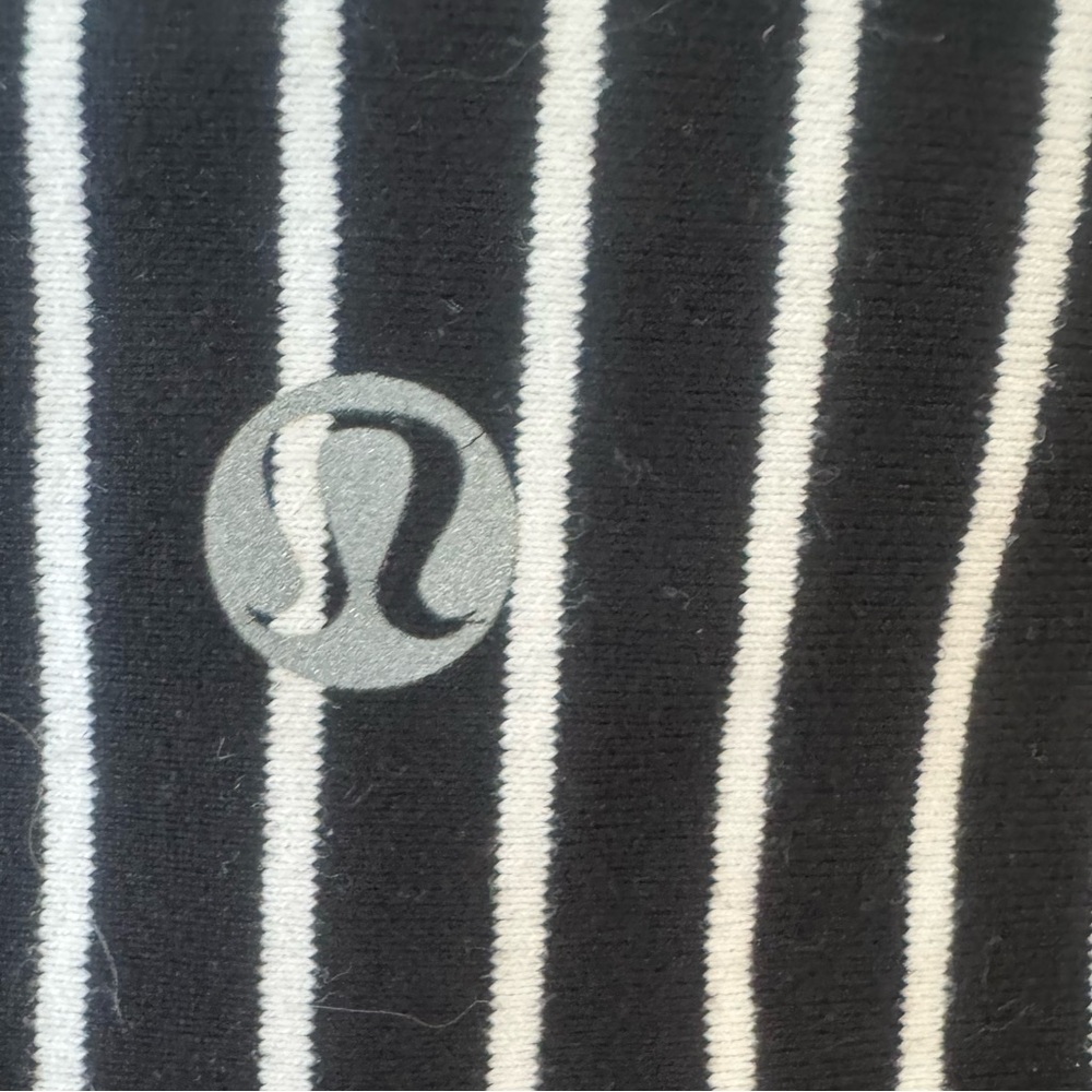 LULULEMON “Wunder Under Crop Leggings” stripes black and white Workout - Picture 6 of 8